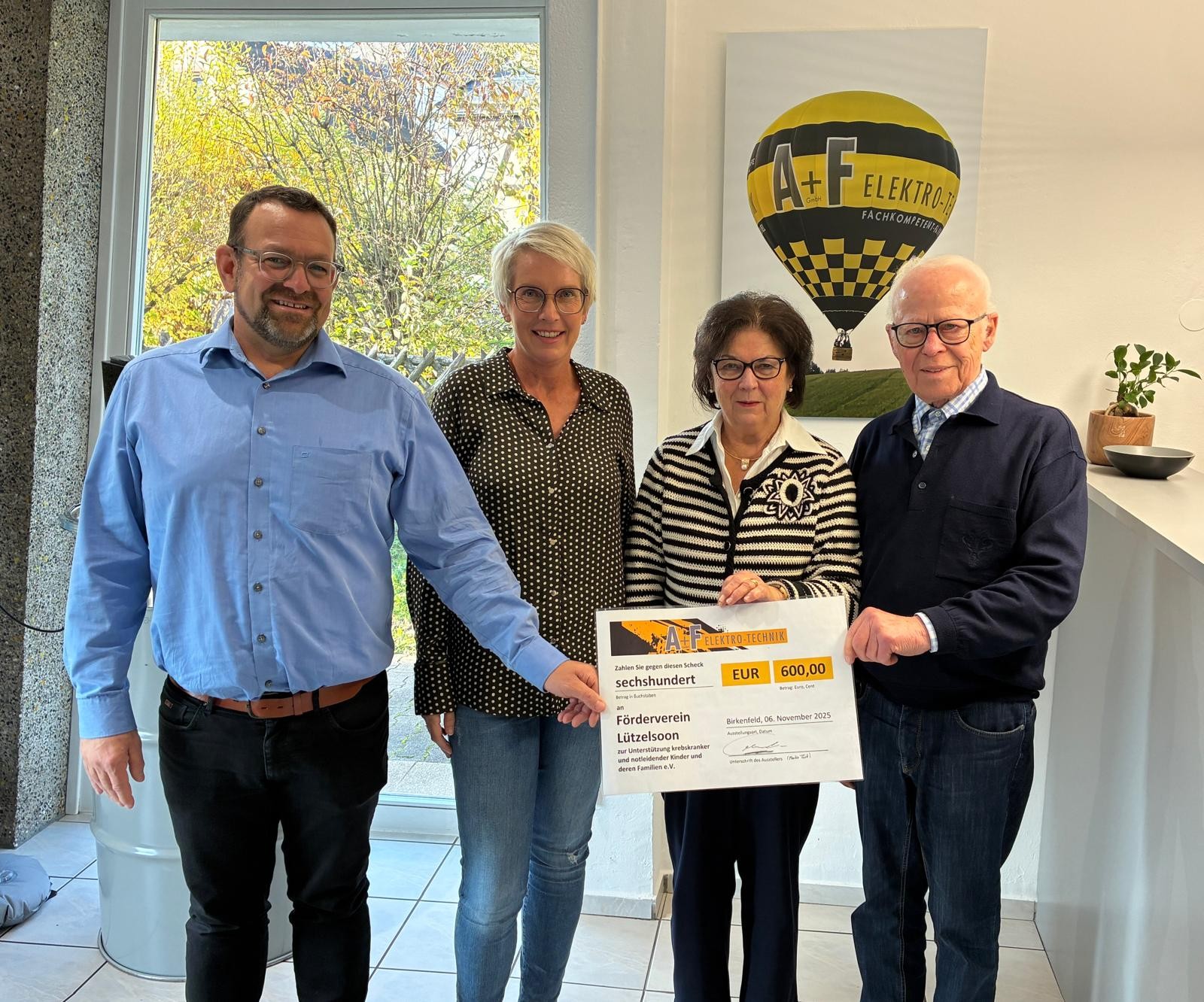 Spendenübergabe von A +F an Lützensoon