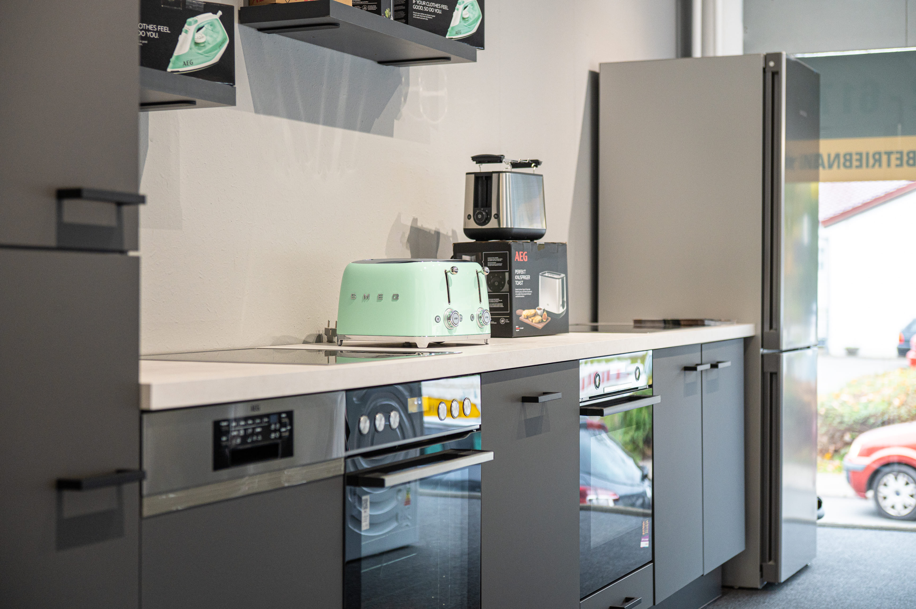 Ausstellungsküche in Birkenfeld mit Einbaugeräten und Kleingeräten